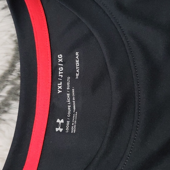 2 Boy's Under Armour Tanks - Picture 4 of 6